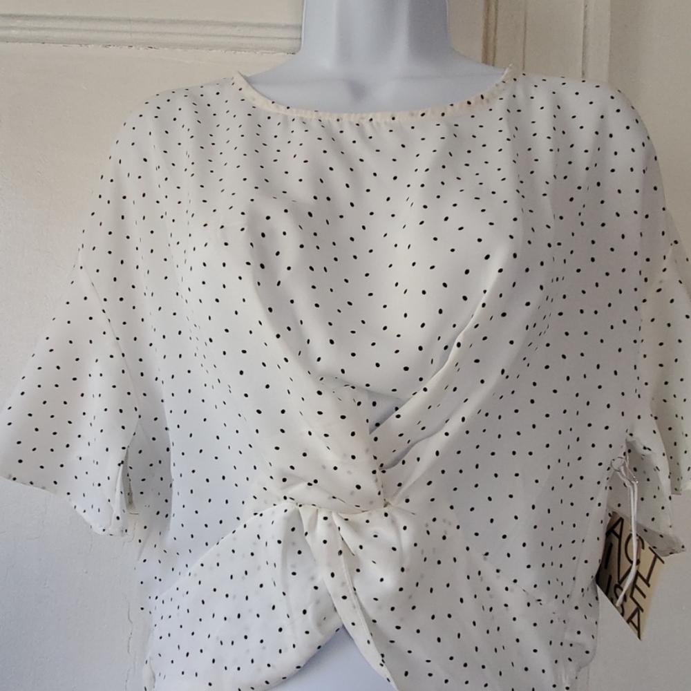 Tops - Picture 2 of 7